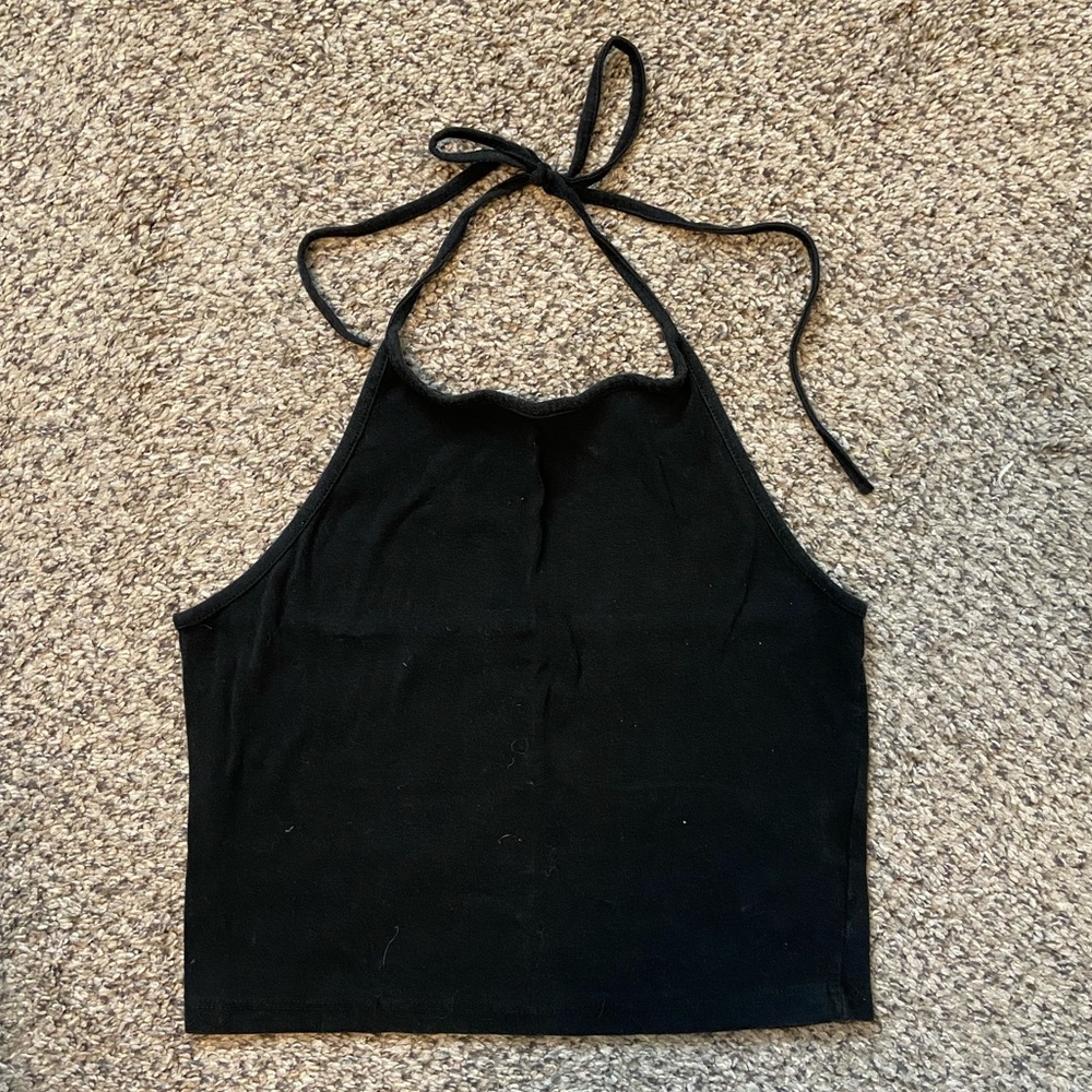 Adjustable tie low back halter top 🖤